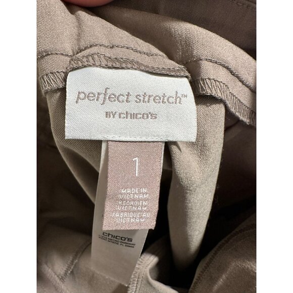 ๐ 2/$20 ๐ Chicos Perfect Stretch Womens Shorts Size 1 Beige Rayon Blend - Picture 4 of 6